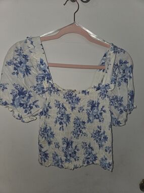 Monteau Blue Floral Smocked Puff Sleeve Crop Top